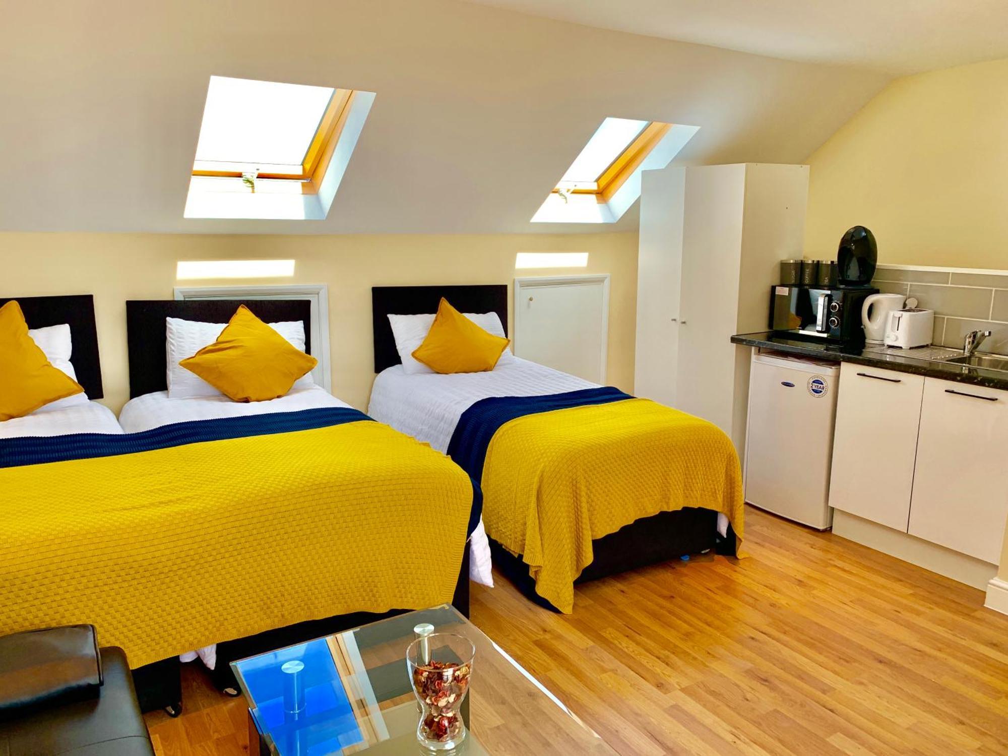 London Studio Apartments, Private Bathroom, Kitchenette, Parking, Np7 Bagian luar foto