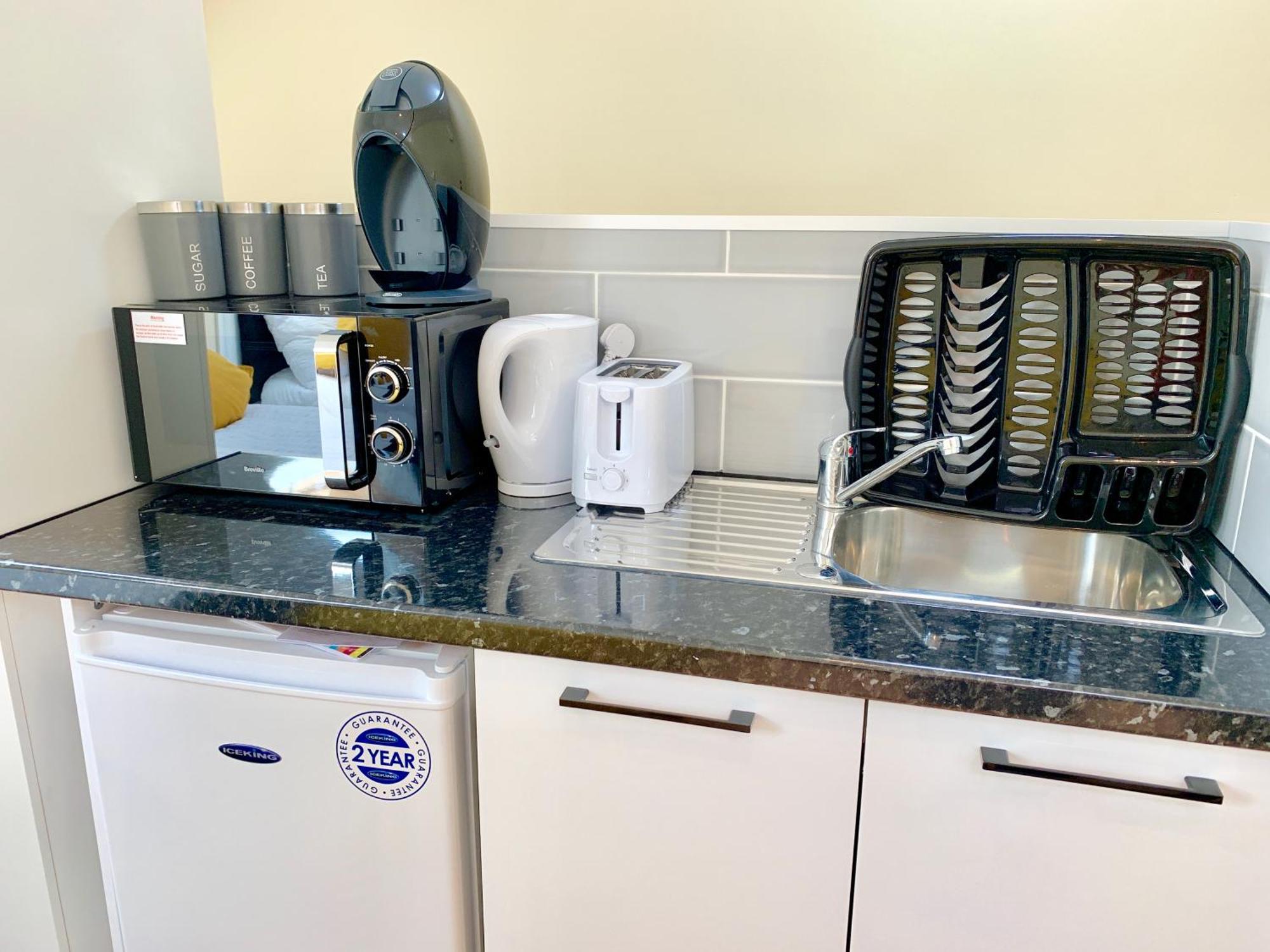 London Studio Apartments, Private Bathroom, Kitchenette, Parking, Np7 Bagian luar foto