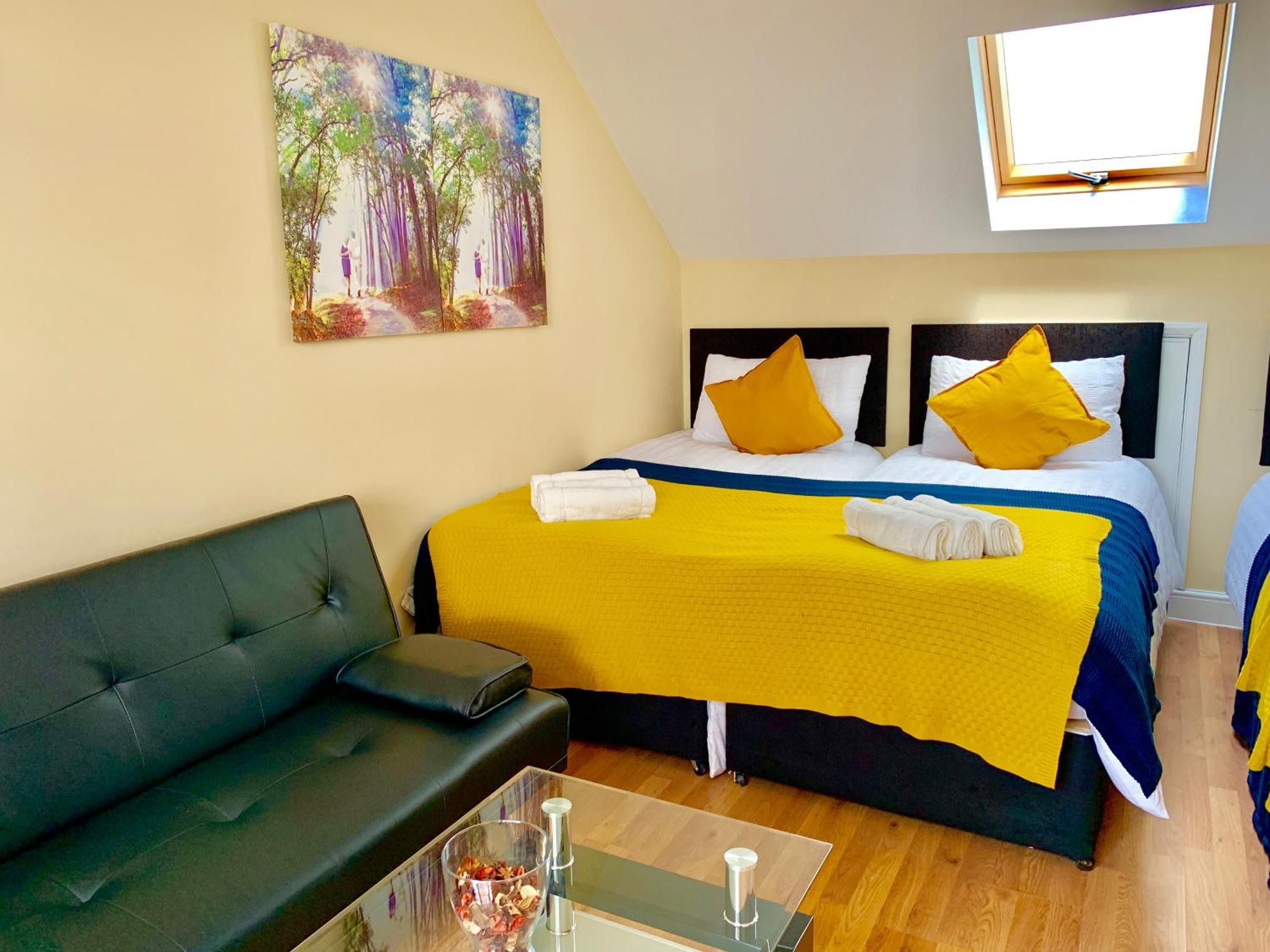 London Studio Apartments, Private Bathroom, Kitchenette, Parking, Np7 Bagian luar foto