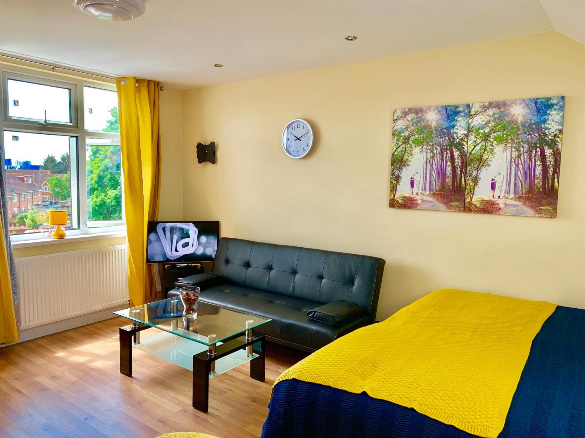 London Studio Apartments, Private Bathroom, Kitchenette, Parking, Np7 Bagian luar foto