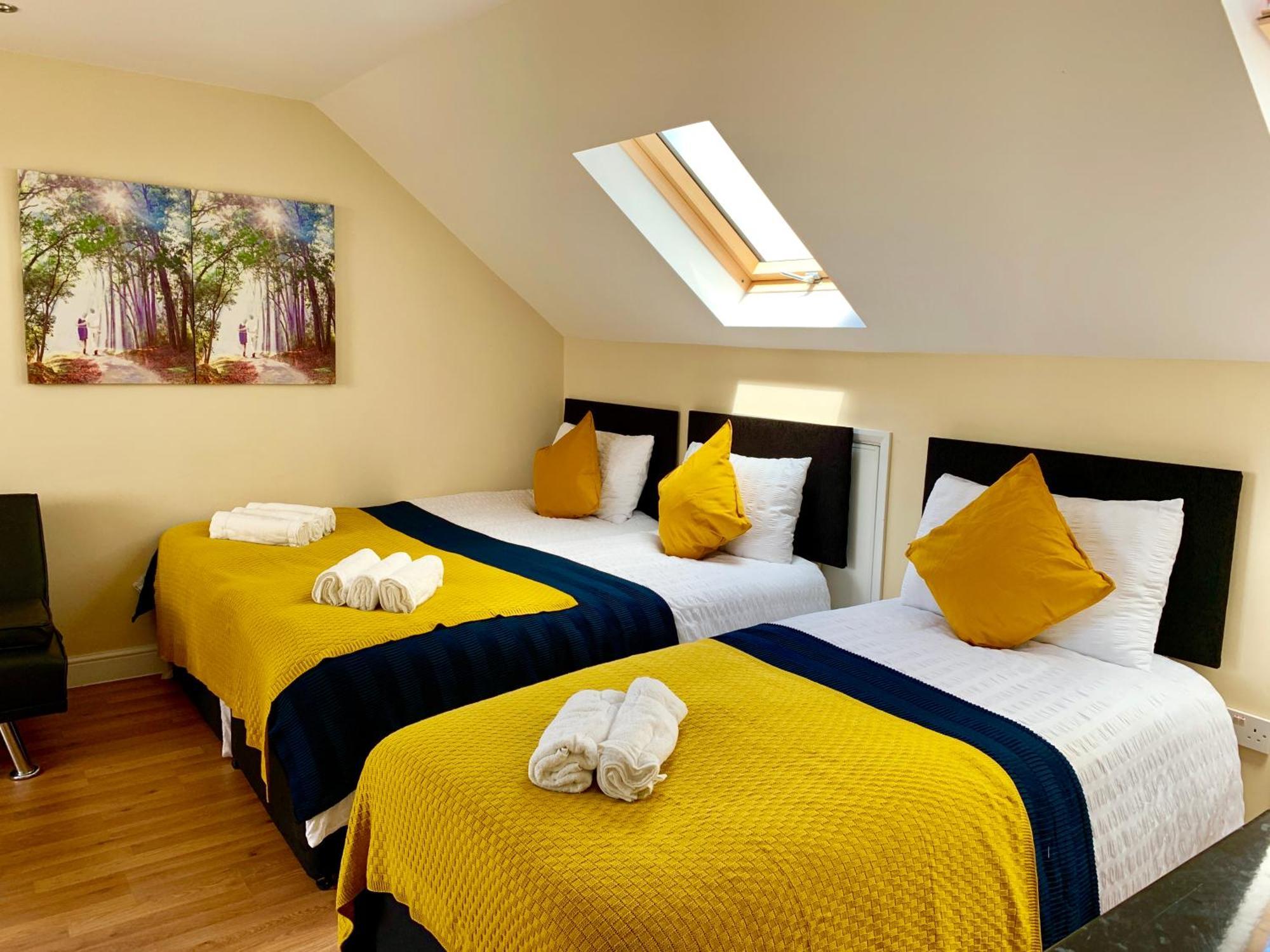 London Studio Apartments, Private Bathroom, Kitchenette, Parking, Np7 Bagian luar foto
