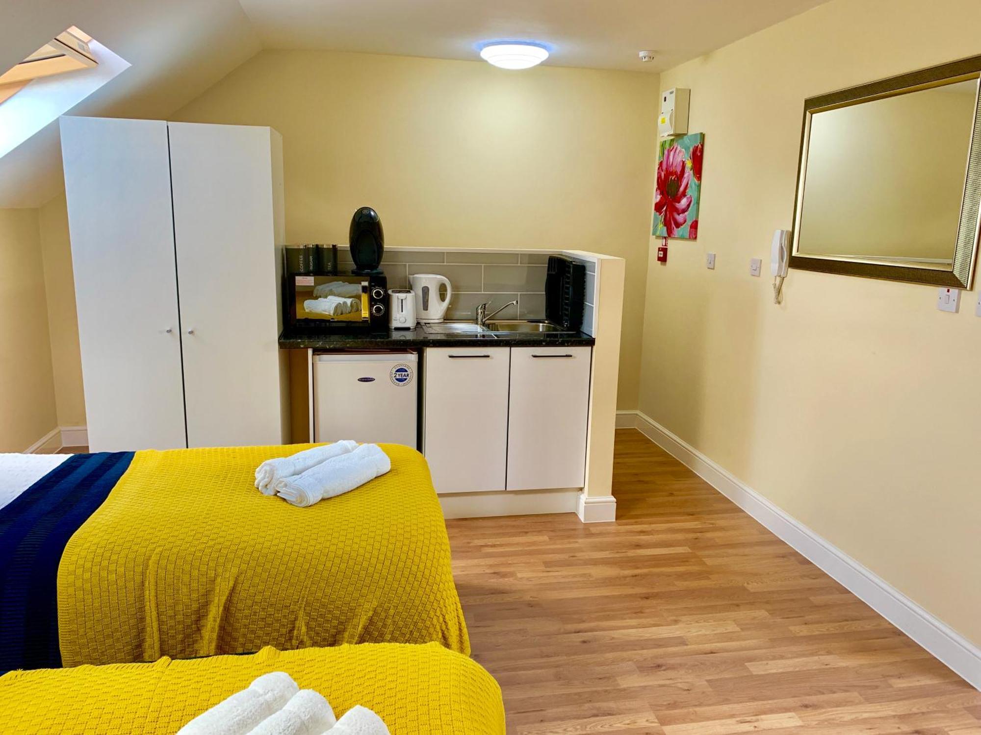 London Studio Apartments, Private Bathroom, Kitchenette, Parking, Np7 Bagian luar foto