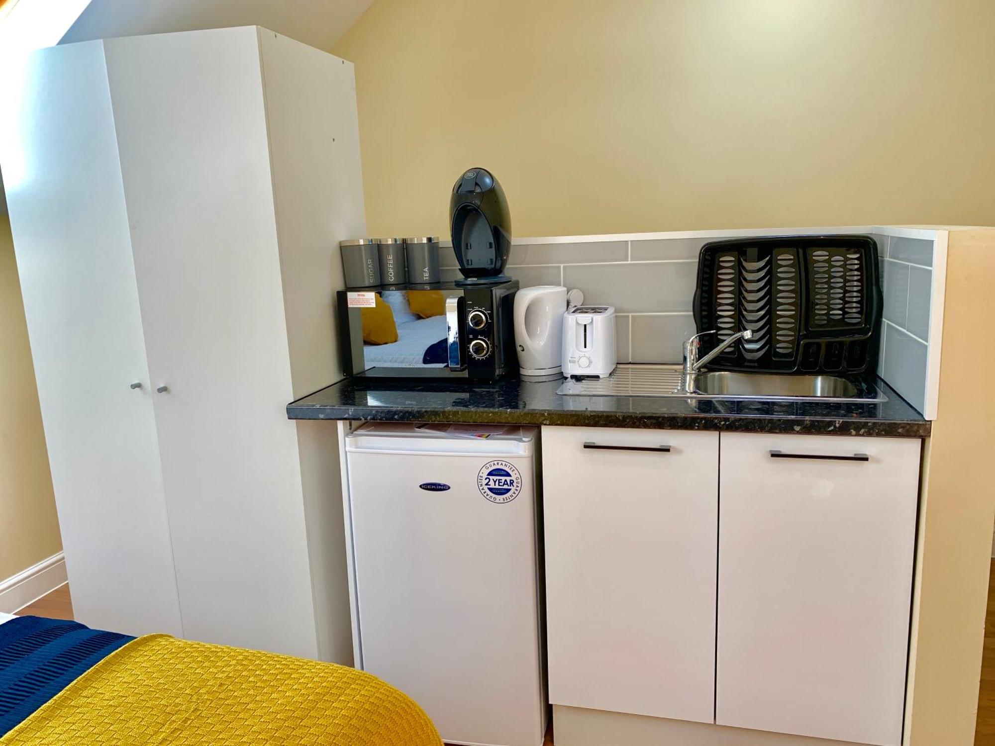 London Studio Apartments, Private Bathroom, Kitchenette, Parking, Np7 Bagian luar foto