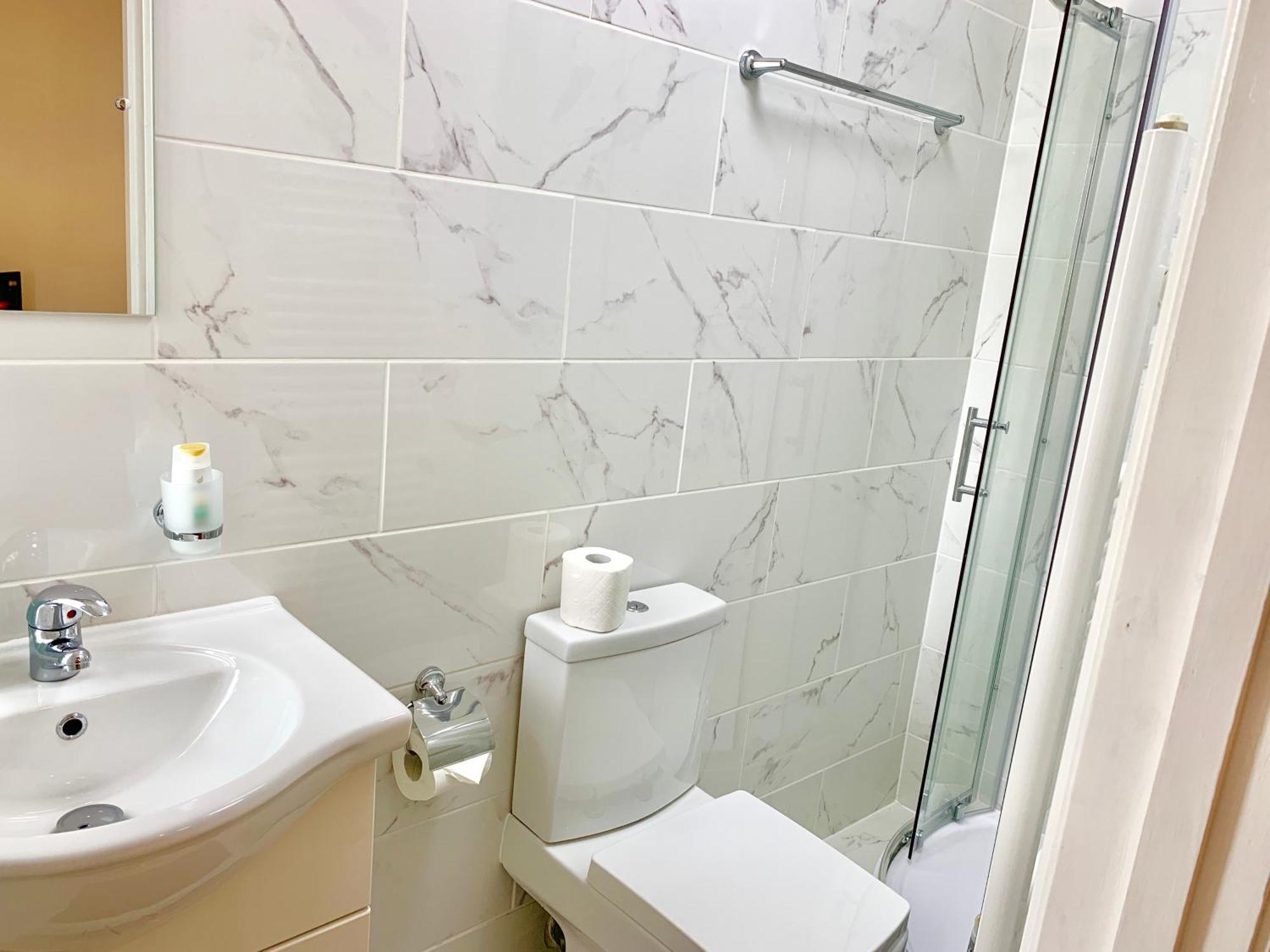 London Studio Apartments, Private Bathroom, Kitchenette, Parking, Np7 Bagian luar foto
