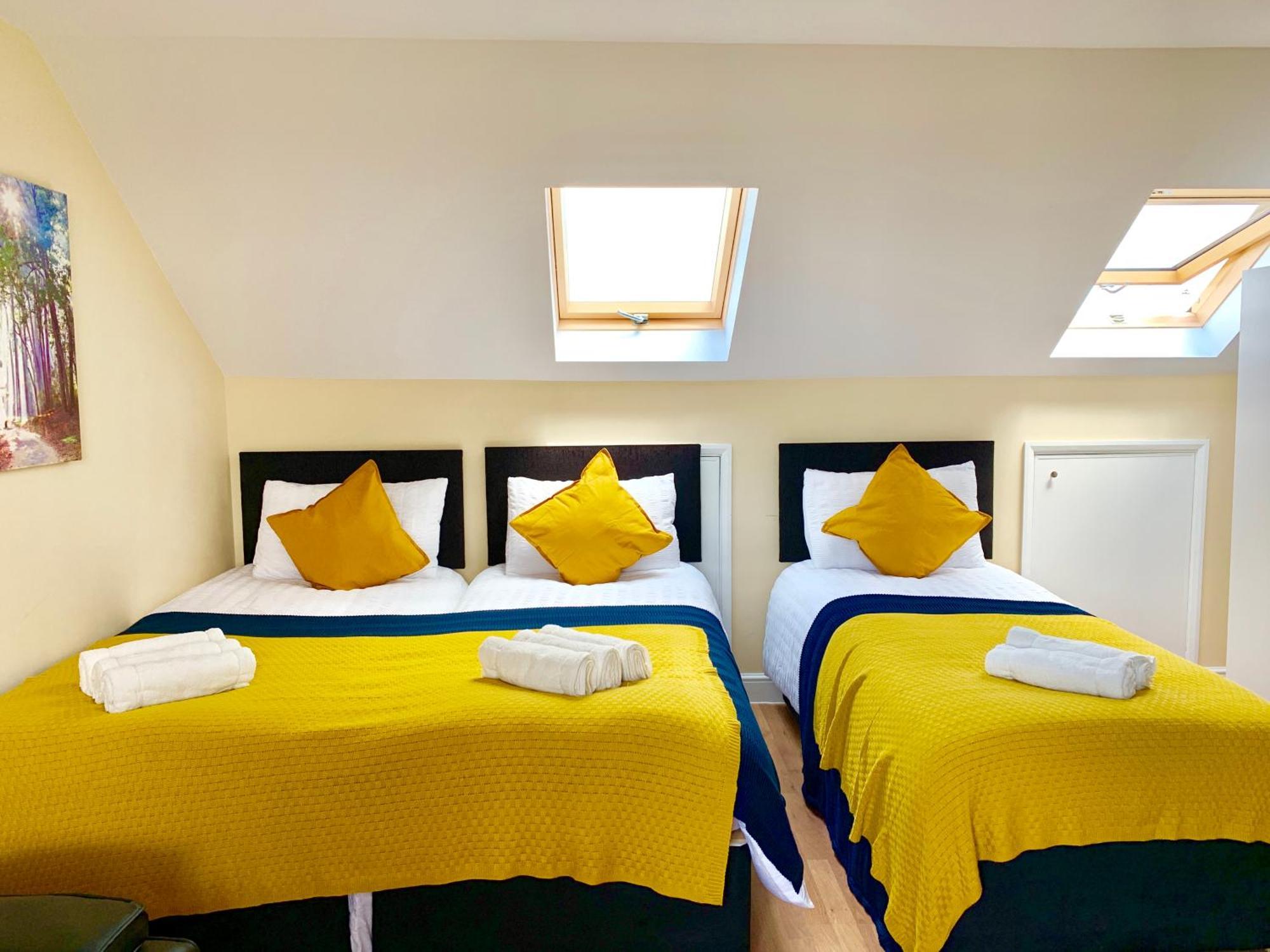 London Studio Apartments, Private Bathroom, Kitchenette, Parking, Np7 Bagian luar foto